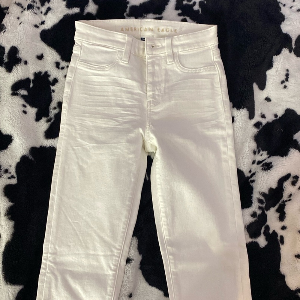 White American Eagle skinny jeans